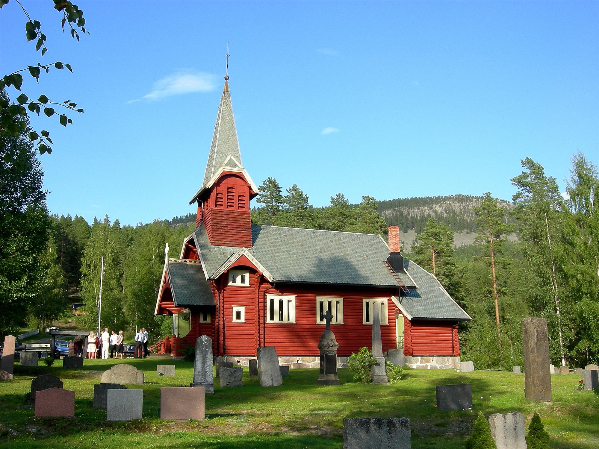 Sommerbilde av Sjøli kirke